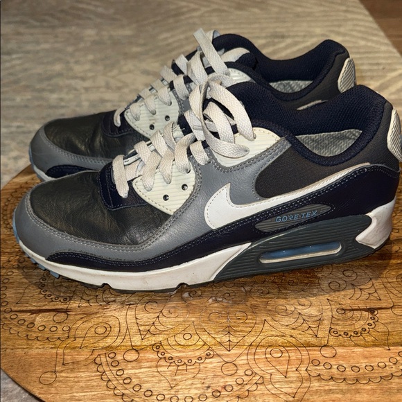 Nike Air Max 90 GTX Gore-Tex
Anthracite Obsidian Men Size 7.5
DJ9779-004 women 9